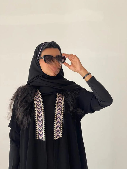 S67 – عباية فاخرة بكلفة بنفسجية وذهبية Sehrena